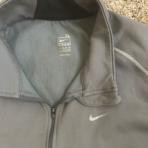 (A) Men’s Nike Pull Over sweatshirt - Picture 2 of 5